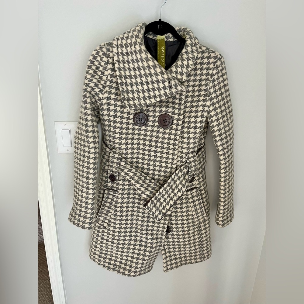 Gray and white Winter Dress Coat size medium(I would say fits like a small)